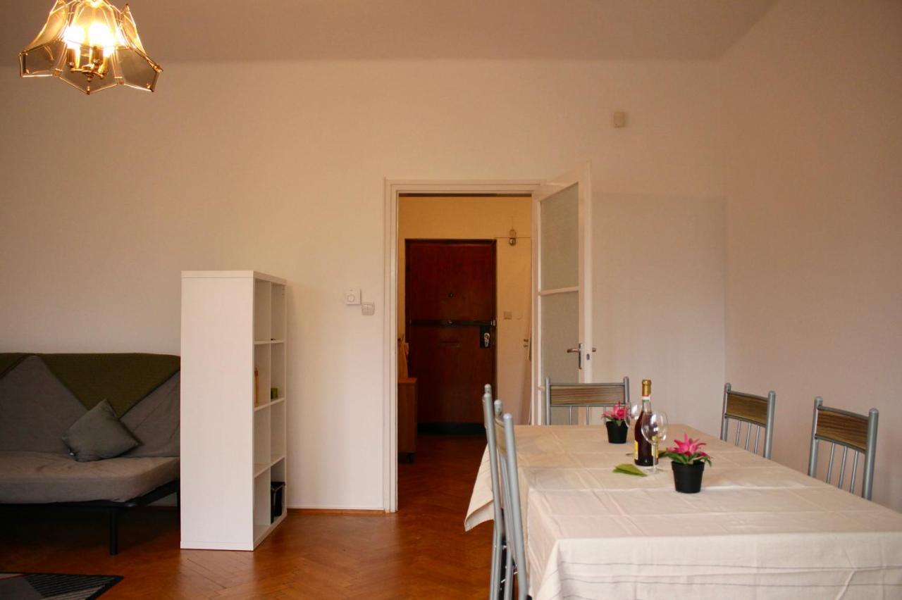 Castle Stallion Apartamento Budapeste Exterior foto