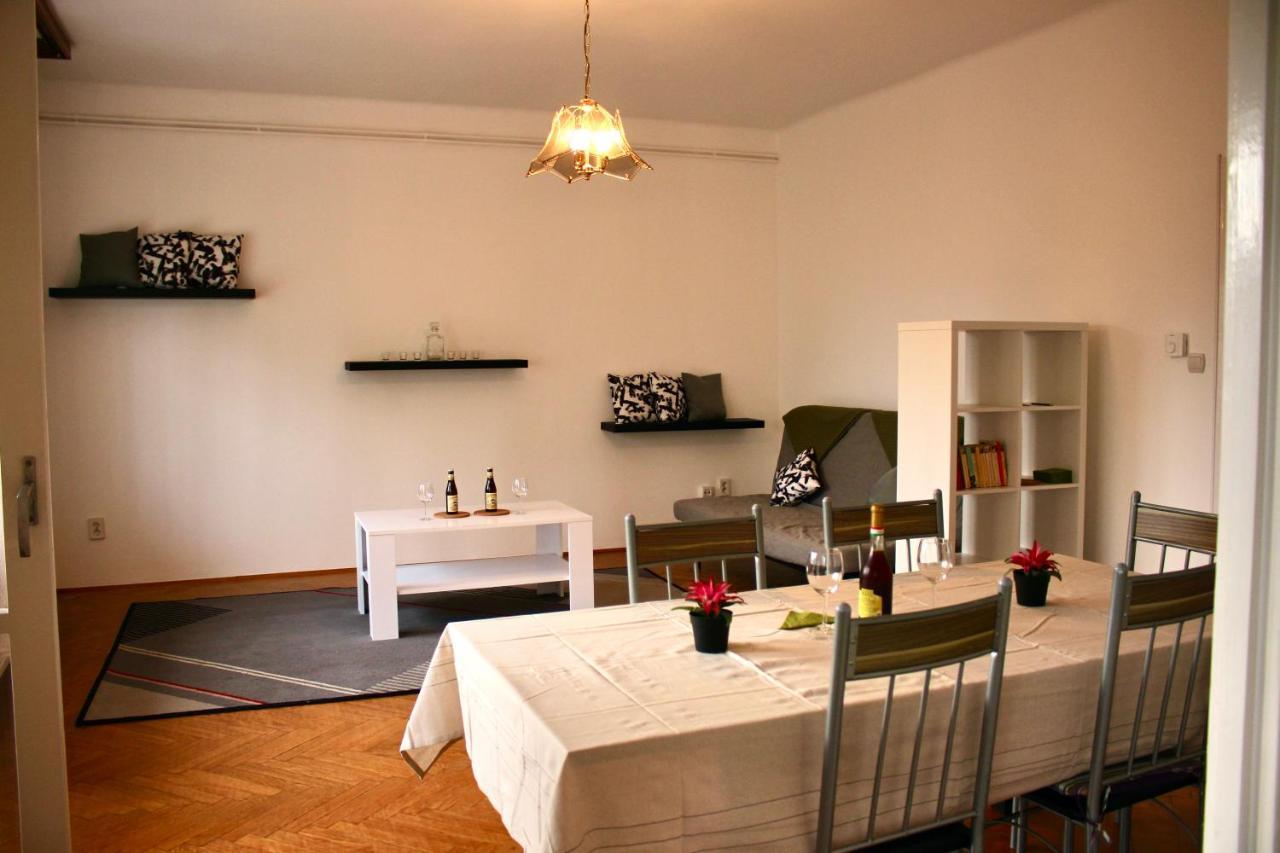 Castle Stallion Apartamento Budapeste Exterior foto