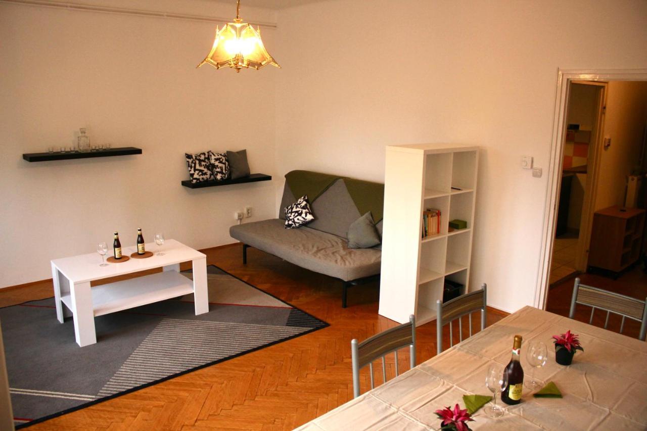 Castle Stallion Apartamento Budapeste Exterior foto